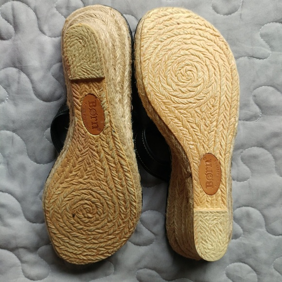 Born Drilles Black Leather T-Strap Wedge Heel 10 - Picture 2 of 4